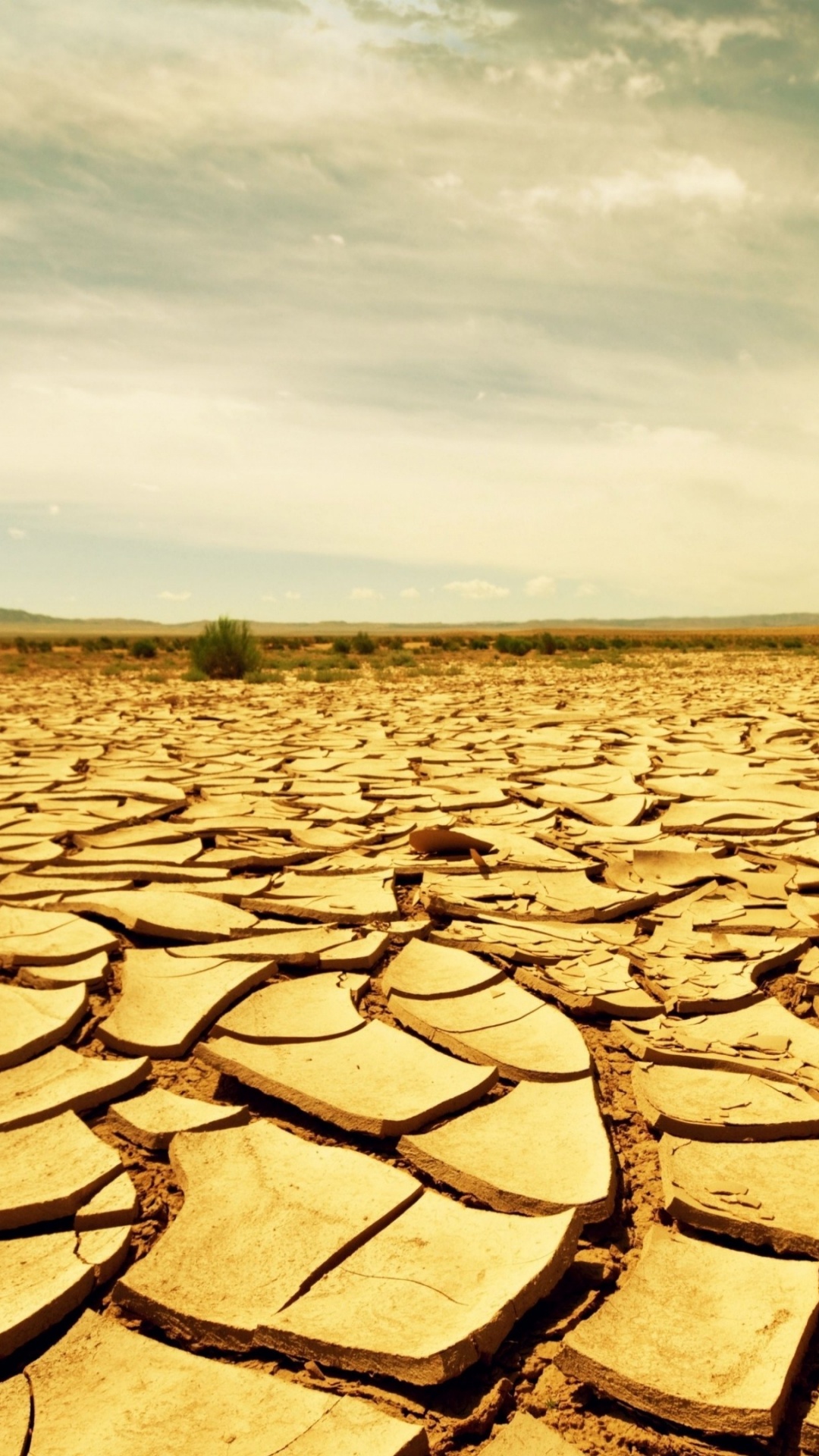 Brown Sand Under White Sky During Daytime. Wallpaper in 1080x1920 Resolution