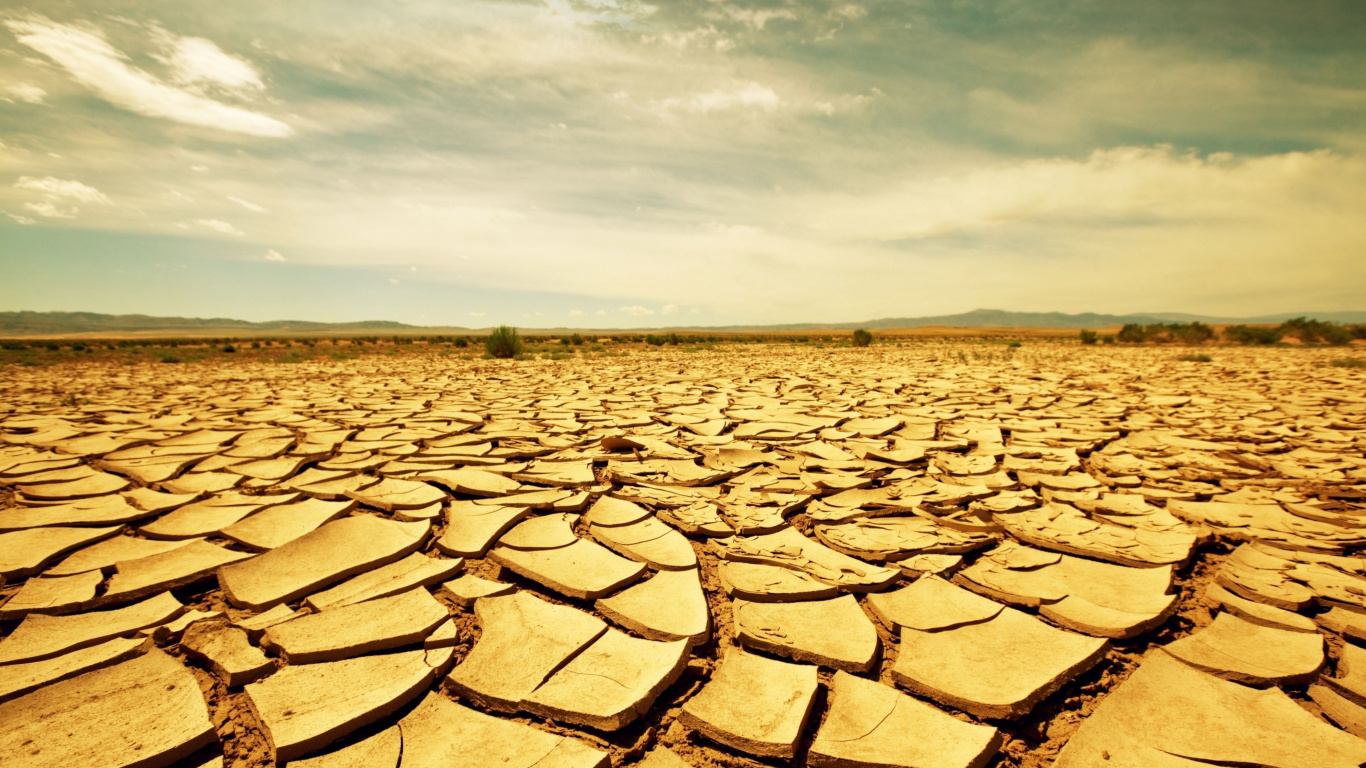 Brown Sand Under White Sky During Daytime. Wallpaper in 1366x768 Resolution