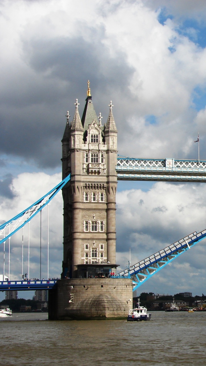 Puente de Hormigón Gris Bajo el Cielo Nublado Durante el Día. Wallpaper in 720x1280 Resolution