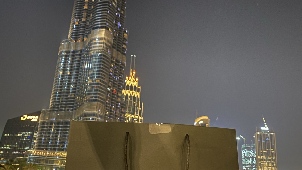 Dubai, Burj Khalifa, Starbucks, Wolkenkratzer, Tower. Wallpaper in 1280x720 Resolution