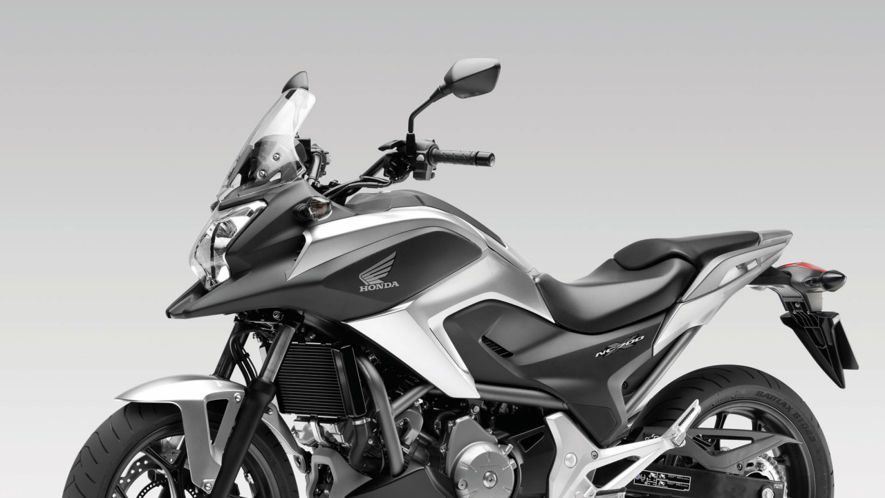 Black and Silver Sports Bike. Wallpaper in 1280x720 Resolution