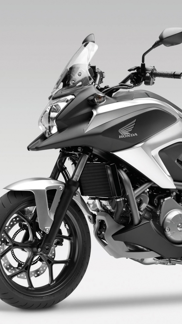 Black and Silver Sports Bike. Wallpaper in 720x1280 Resolution