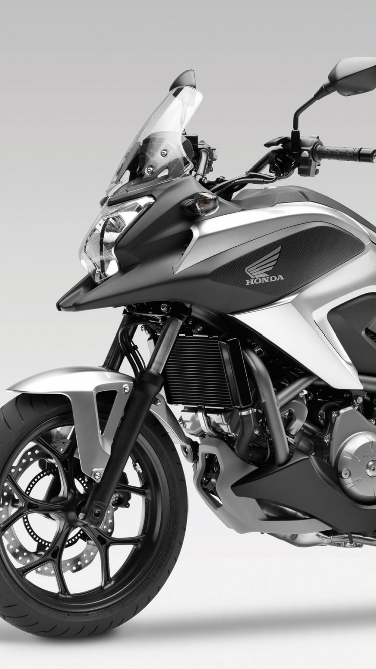 Black and Silver Sports Bike. Wallpaper in 750x1334 Resolution