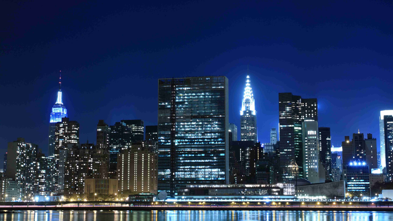 Horizon de la Ville Pendant la Nuit. Wallpaper in 1366x768 Resolution