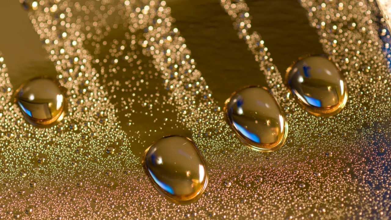 Wassertropfen Auf Glas Tagsüber. Wallpaper in 1280x720 Resolution