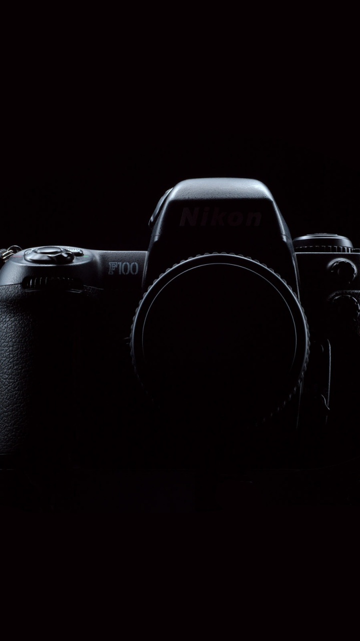 Schwarze Und Silberne DSLR-Kamera. Wallpaper in 720x1280 Resolution