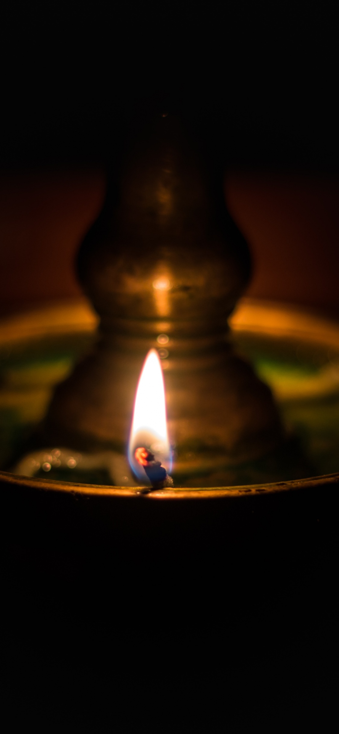 Brown and Black Candle Holder. Wallpaper in 1125x2436 Resolution