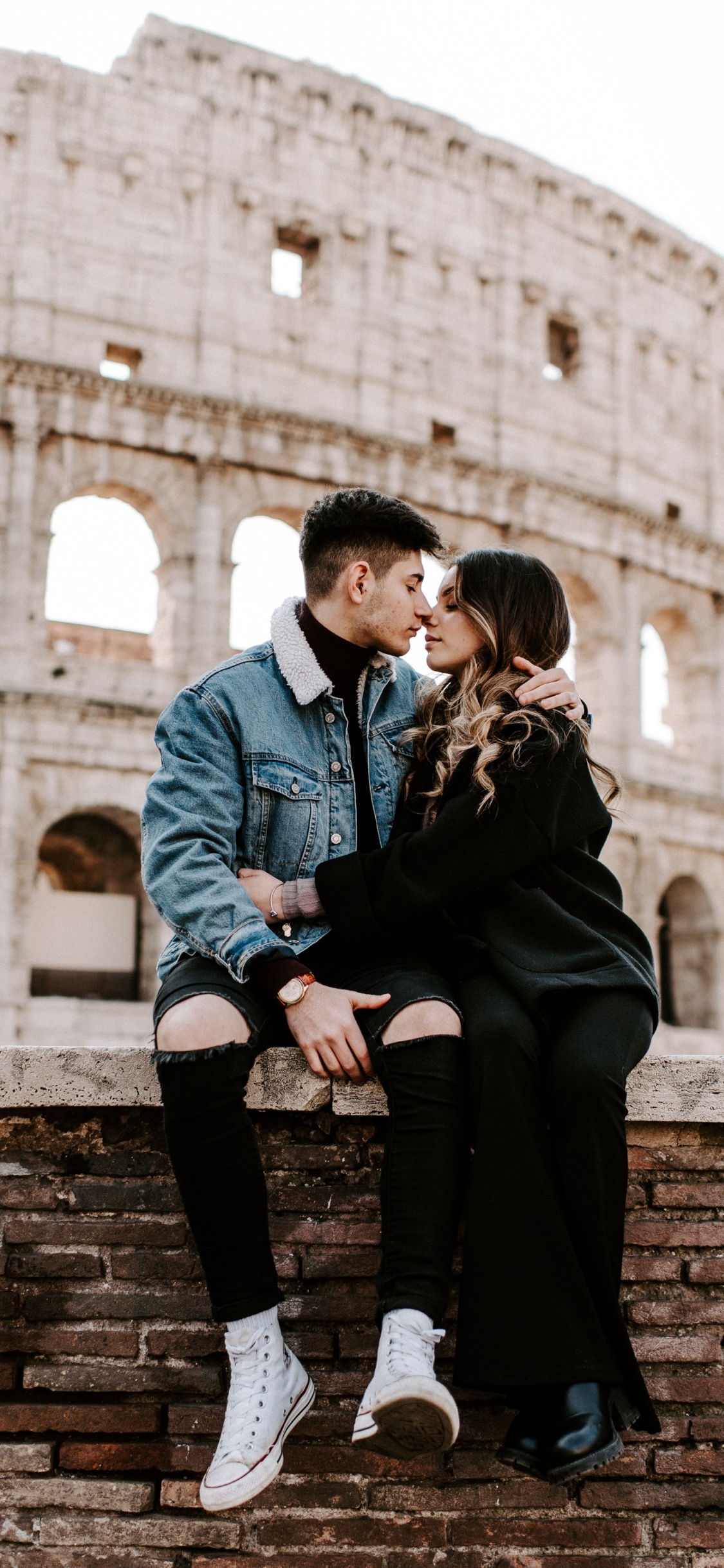 Colosseum, Romance, Honeymoon, Interaction, Love. Wallpaper in 1125x2436 Resolution