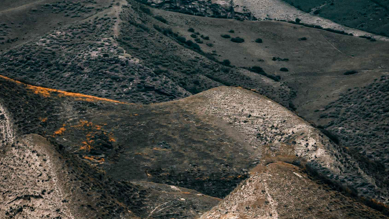 Ambiente, Montaña, Highland, Pendiente, Cuerpo de Agua. Wallpaper in 1366x768 Resolution