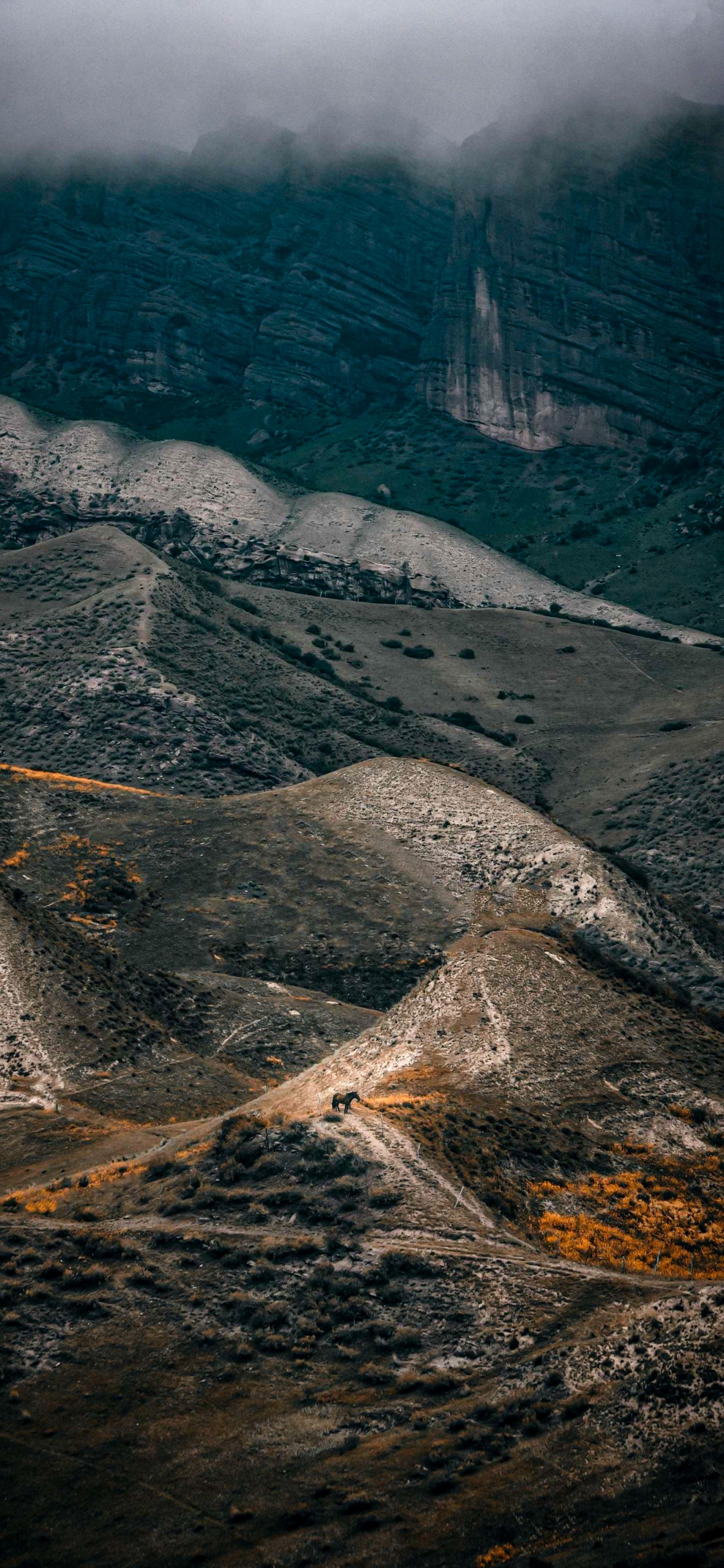 Atmosphäre, Hochland, Piste, Gewässer, Bergigen Landschaftsformen. Wallpaper in 1125x2436 Resolution