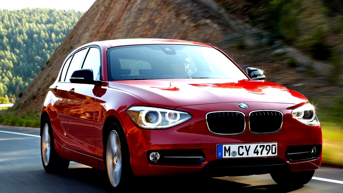 Bmw m 3 Rouge Sur Route Pendant la Journée. Wallpaper in 1366x768 Resolution