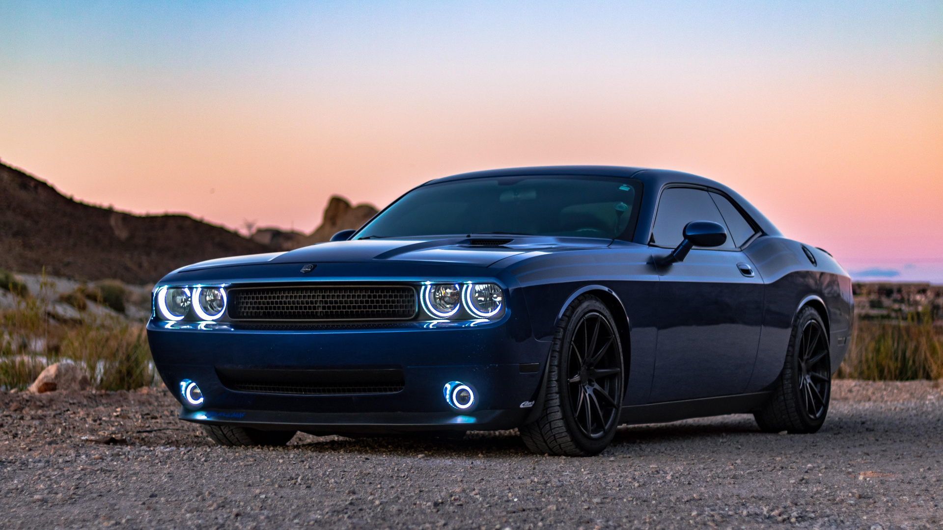 Mercedes Benz Coupe Negro Sobre Arena Gris Durante el Día. Wallpaper in 1920x1080 Resolution