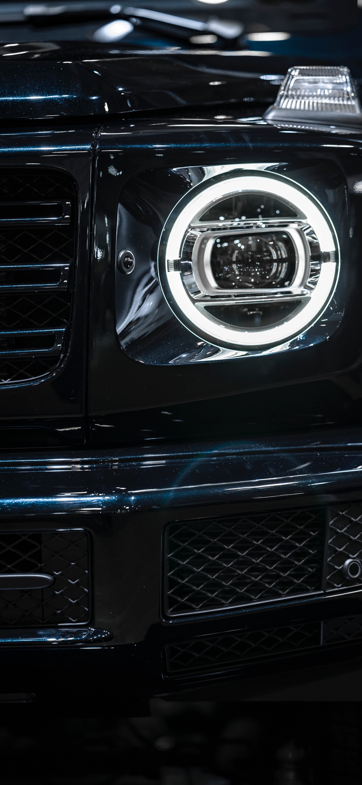 Rejilla de Coche Negra y Plateada. Wallpaper in 1242x2688 Resolution