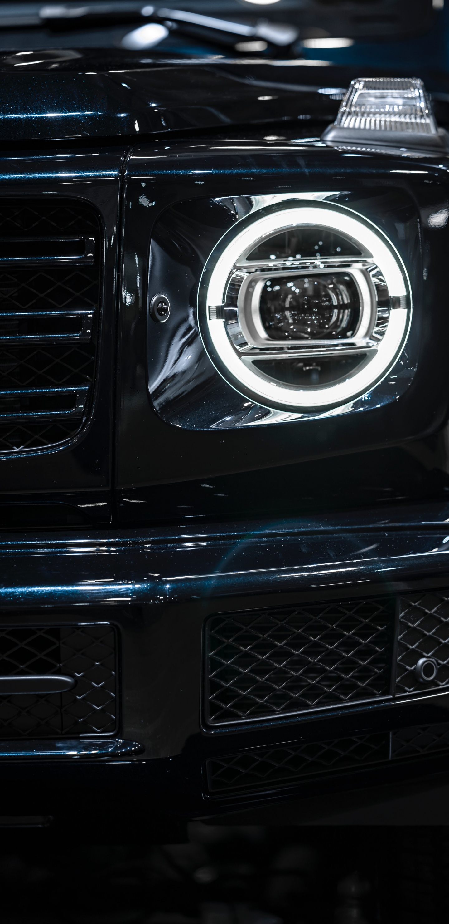 Rejilla de Coche Negra y Plateada. Wallpaper in 1440x2960 Resolution