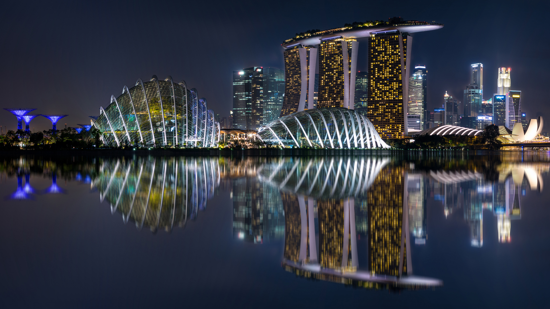 Body of Water Near High Rise Building During Night Time. Wallpaper in 1920x1080 Resolution