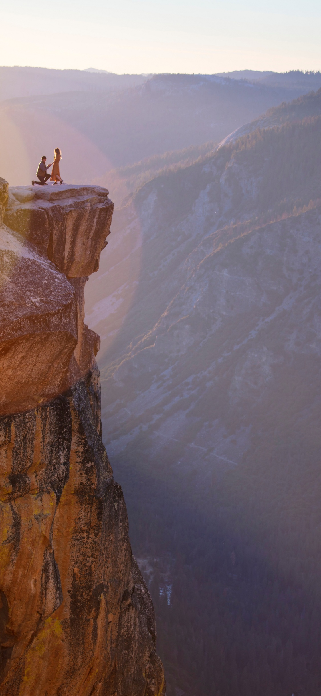 Yosemite National Park Taft Point, National Park, Park, Cliff, Klippe. Wallpaper in 1125x2436 Resolution