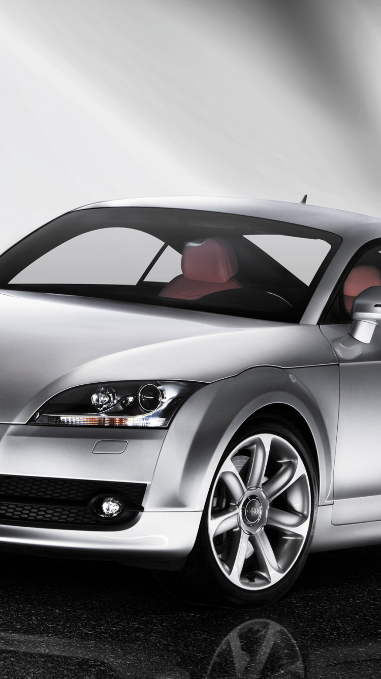 Argent Mercedes Benz Coupé Dans Une Salle Blanche. Wallpaper in 750x1334 Resolution