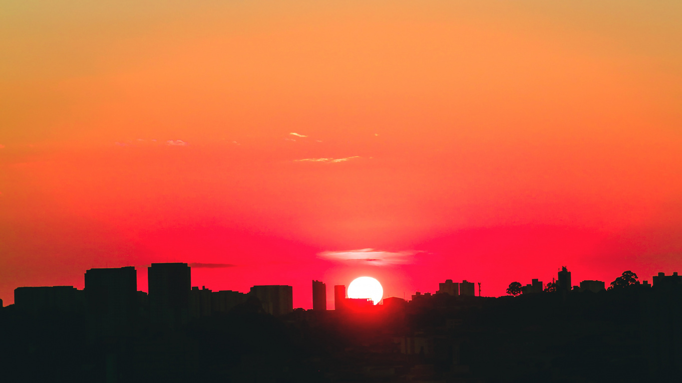 Ciel Orange et Bleu au Coucher du Soleil. Wallpaper in 1366x768 Resolution