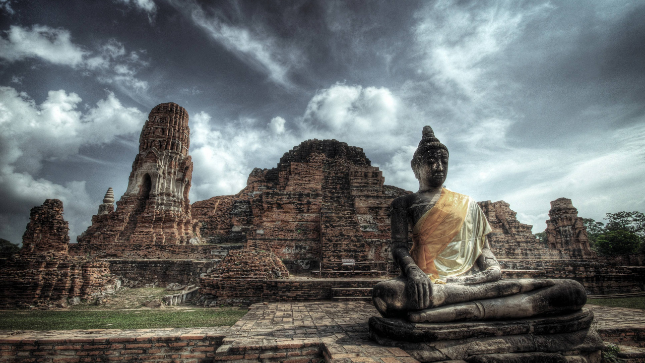Brown Concrete Statue Under Cloudy Sky During Daytime. Wallpaper in 1280x720 Resolution