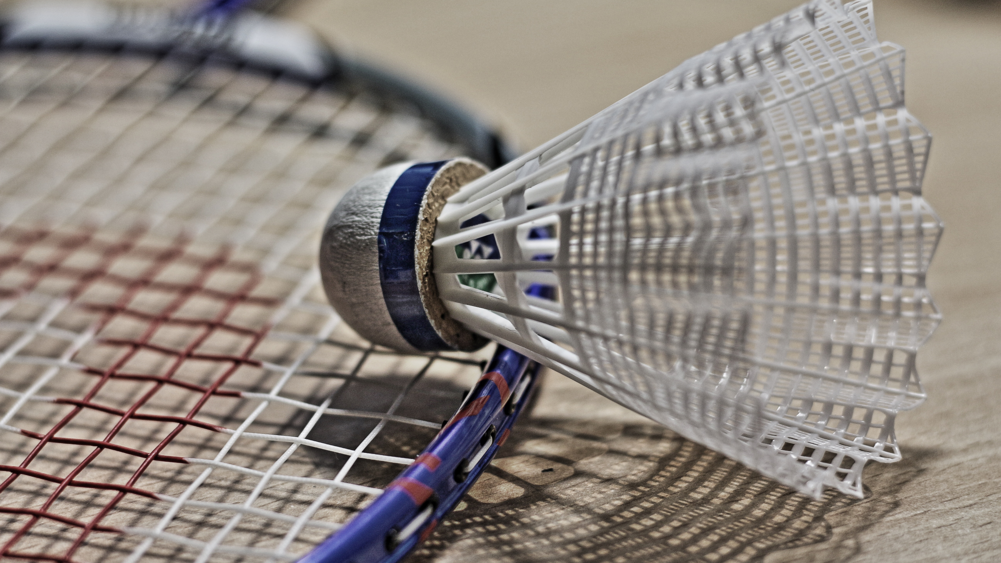 Raquette de Tennis Bleue et Blanche. Wallpaper in 3840x2160 Resolution