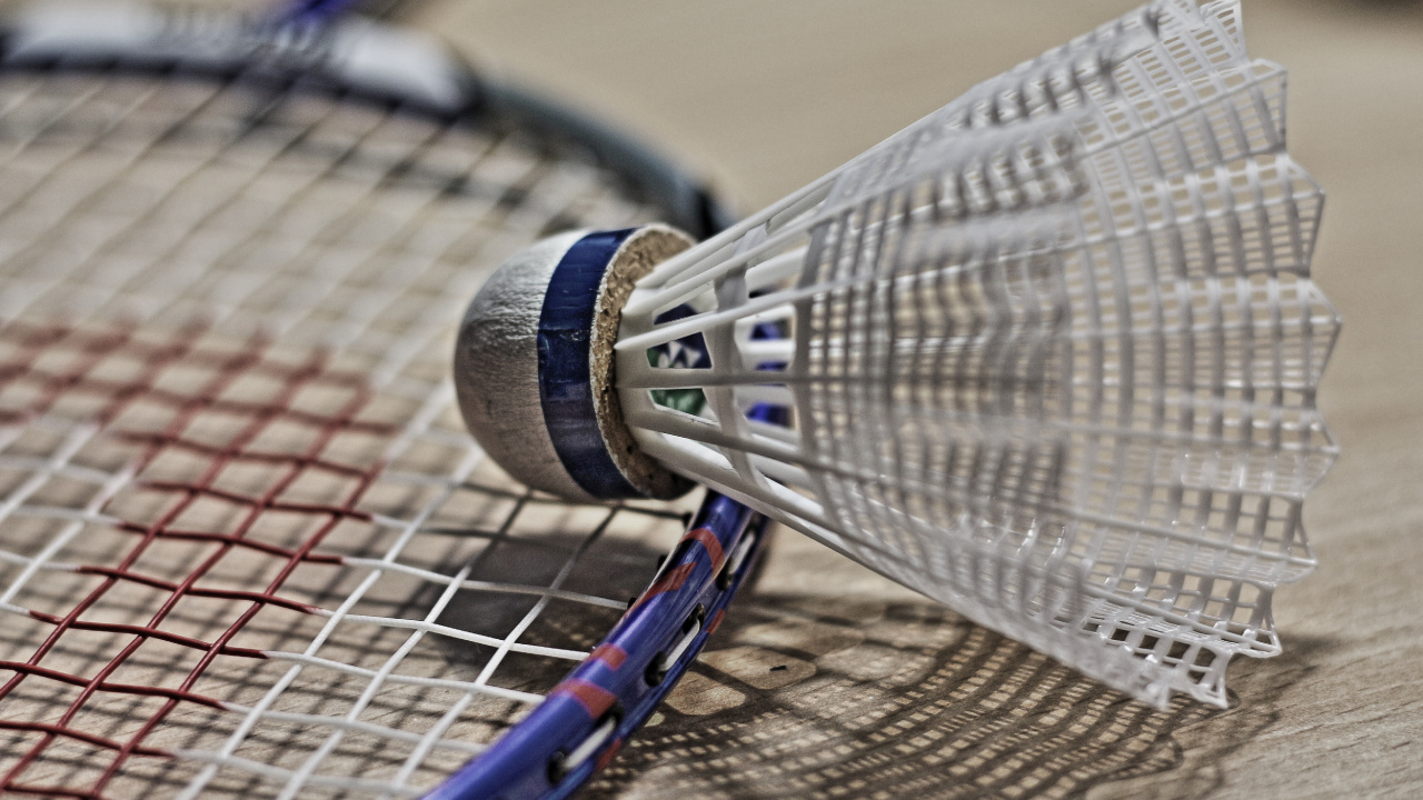 Blau-weißer Tennisschläger. Wallpaper in 1280x720 Resolution