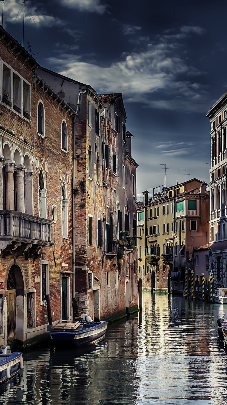 Boat on River Between Buildings During Daytime. Wallpaper in 750x1334 Resolution
