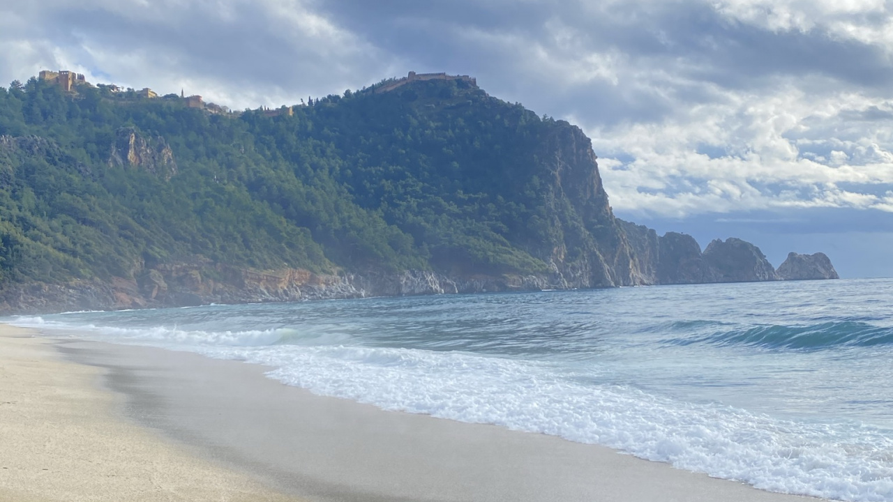 Kleopatra Beach, Damlatas Caves, Cloud, Water, Mountain. Wallpaper in 1280x720 Resolution