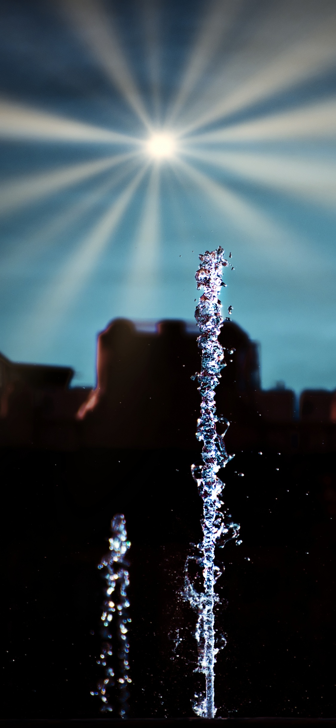 Wasser, Blau, Licht, Reflexion, Brunnen. Wallpaper in 1125x2436 Resolution