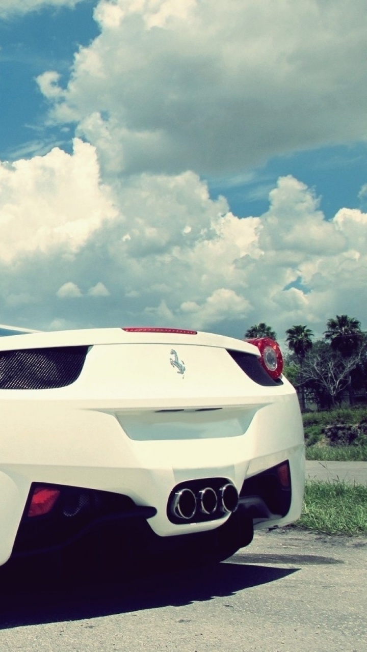Porsche 911 Blanche Sur Route Sous Des Nuages Blancs et Ciel Bleu Pendant la Journée. Wallpaper in 720x1280 Resolution