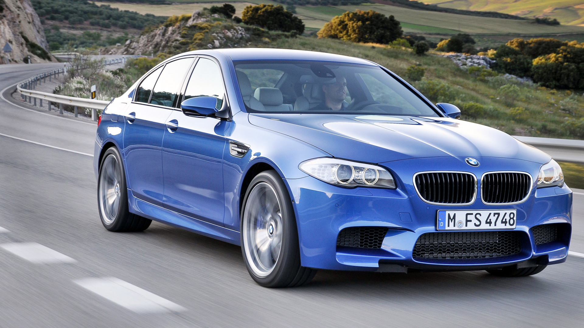 Blaues Bmw m 3 Coupe Tagsüber Unterwegs. Wallpaper in 1920x1080 Resolution