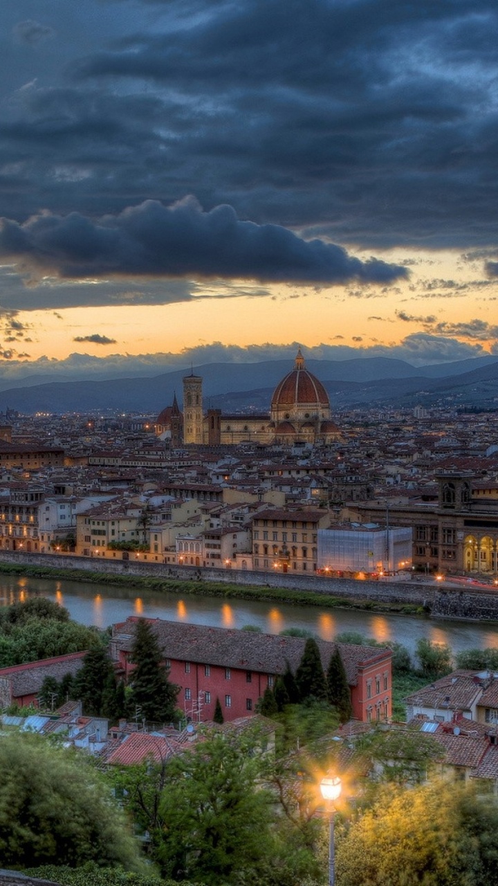 Vista Aérea de la Ciudad Durante la Noche.. Wallpaper in 720x1280 Resolution