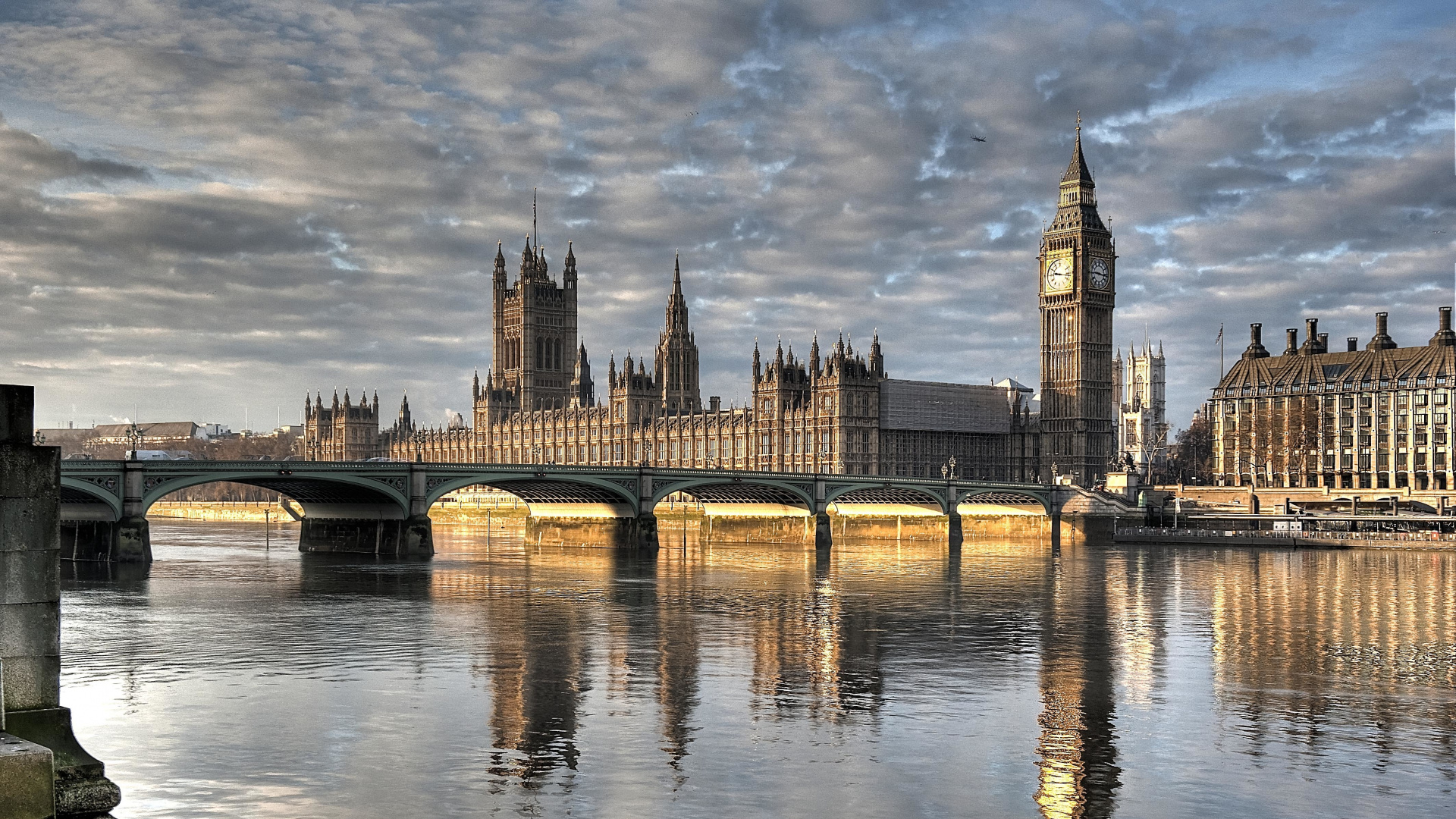 Brown Concrete Bridge Over River During Daytime. Wallpaper in 1920x1080 Resolution