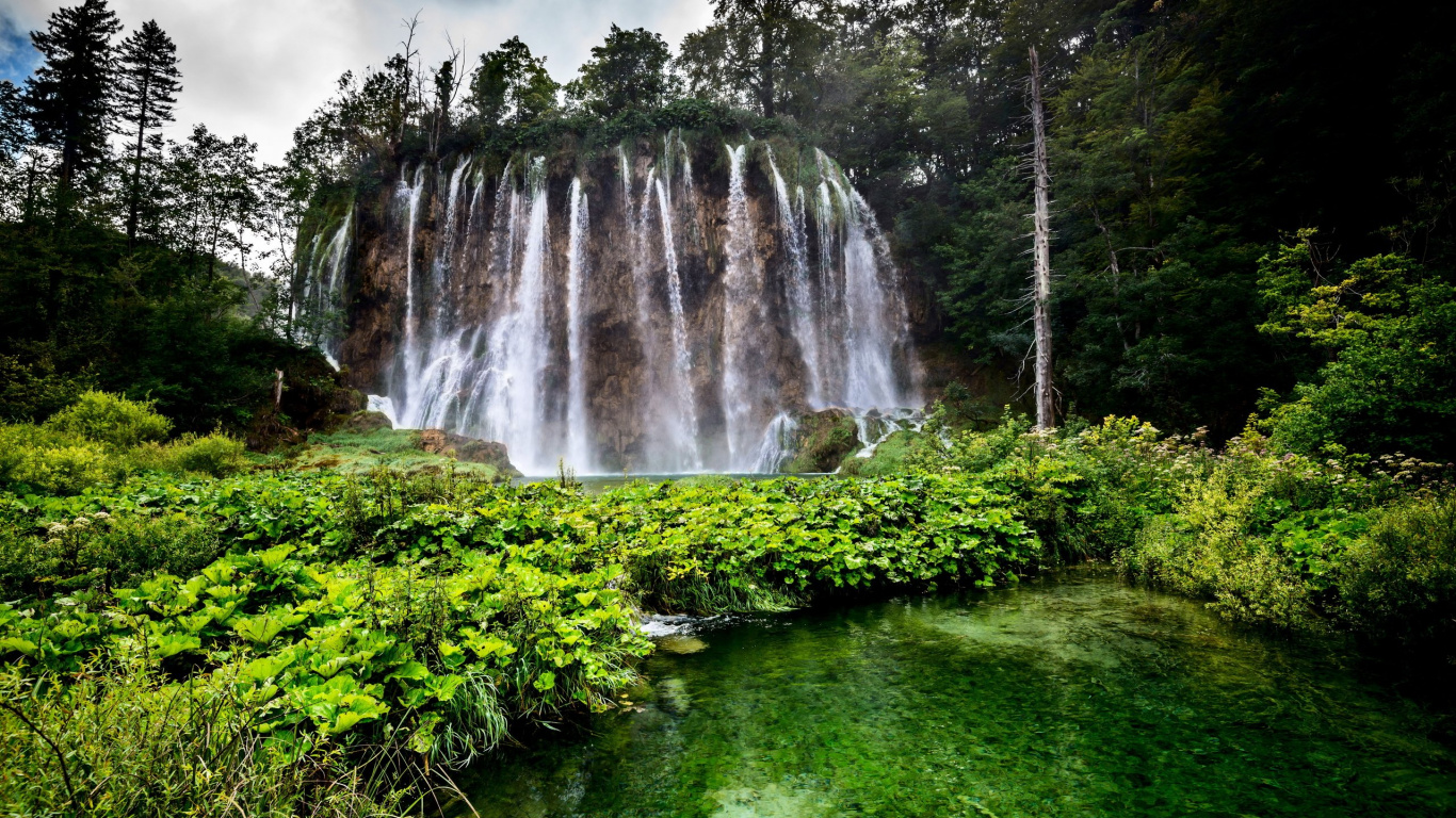 Waterfalls in The Middle of Green Grass Field. Wallpaper in 1366x768 Resolution