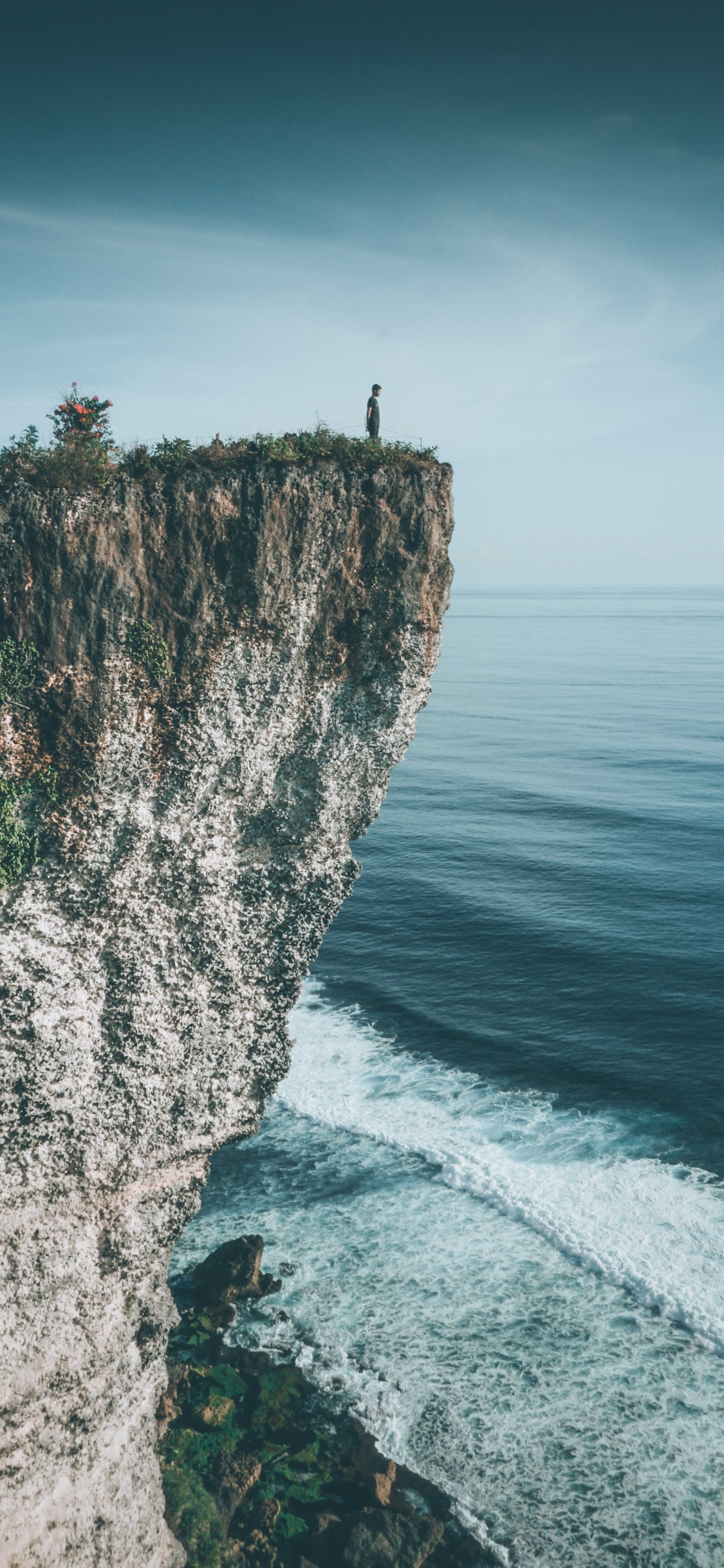 L'homme, Falaise, Terrain, Zones Côtières et Océaniques de Reliefs, Promontoire. Wallpaper in 1125x2436 Resolution