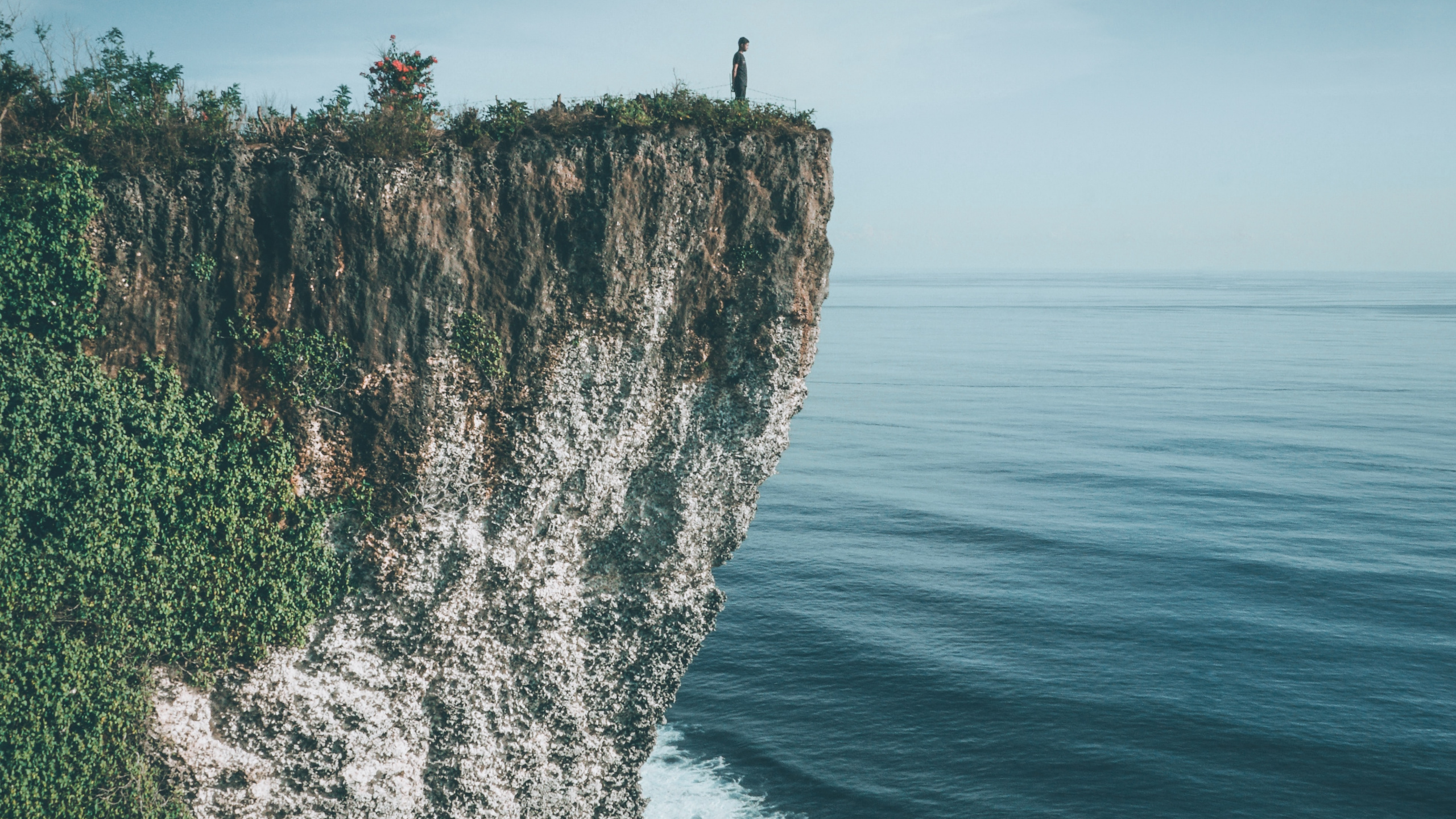 L'homme, Falaise, Terrain, Zones Côtières et Océaniques de Reliefs, Promontoire. Wallpaper in 2560x1440 Resolution