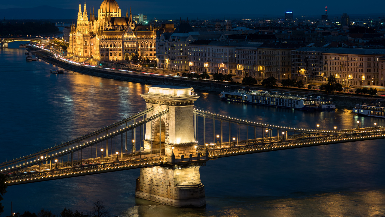 Puente Sobre el Río Durante la Noche. Wallpaper in 1280x720 Resolution