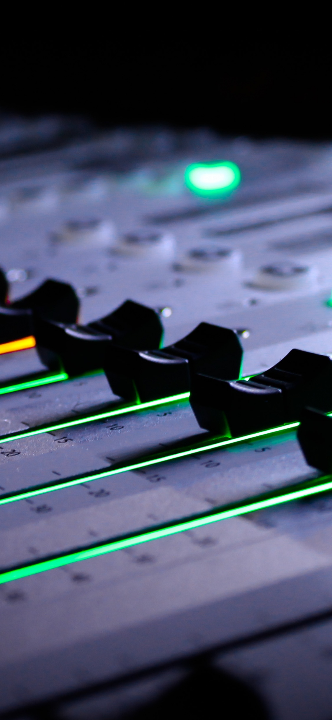 Estudio de Grabación, la Mezcla de Audio, La Industria de la Música, Ingeniero de Audio, Electrónica. Wallpaper in 1125x2436 Resolution