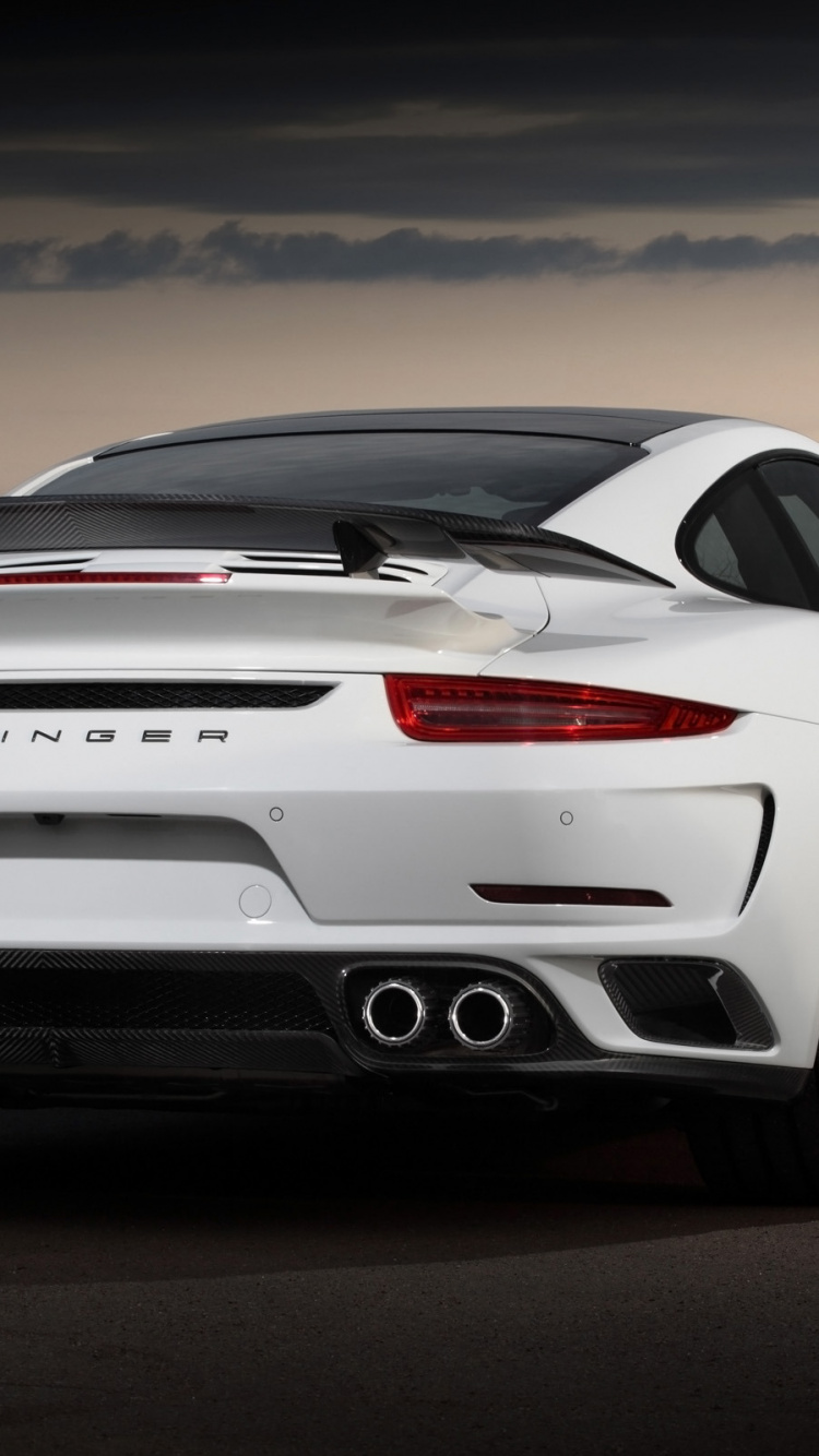 Weißes Bmw m 3 Coupe Tagsüber Unterwegs. Wallpaper in 750x1334 Resolution