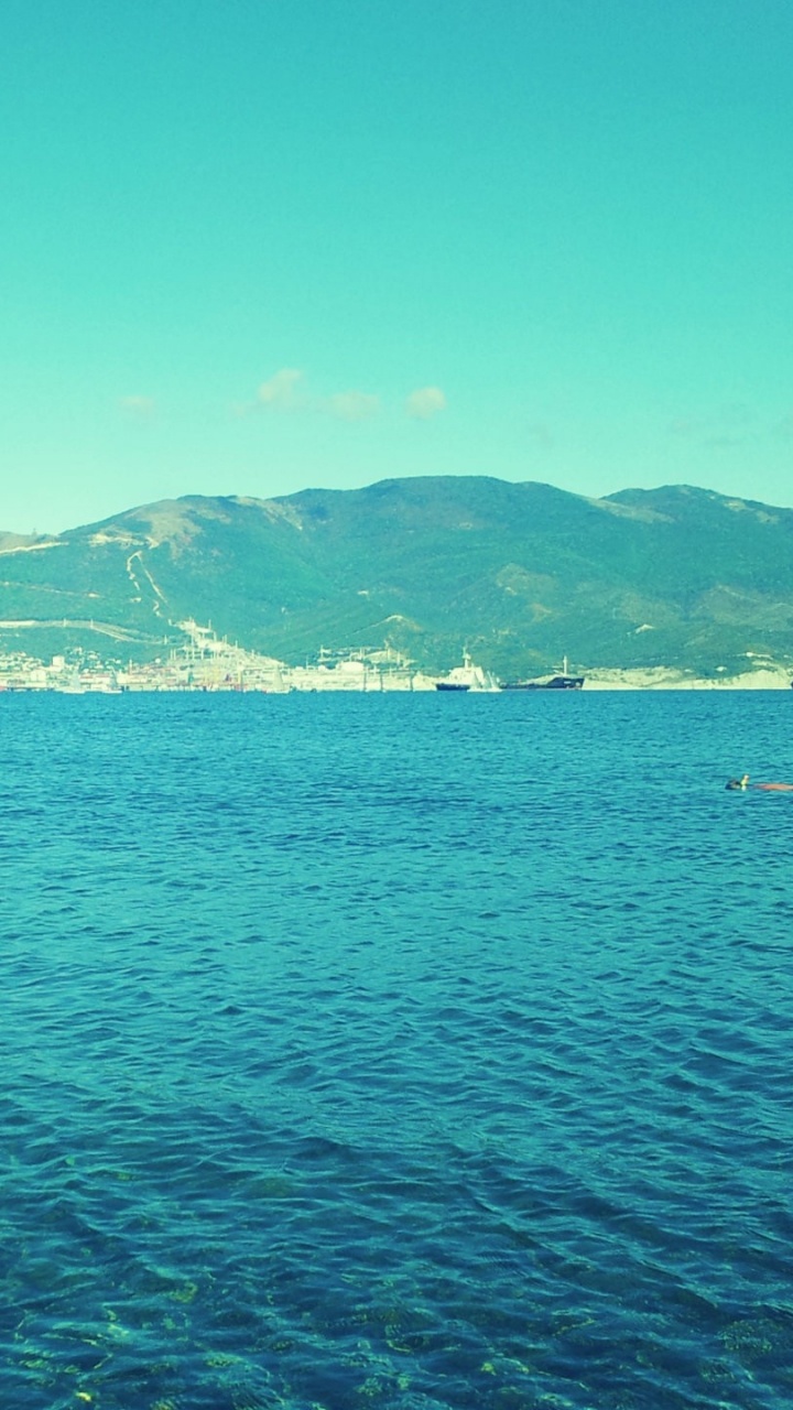 Blue Sea Under Blue Sky During Daytime. Wallpaper in 720x1280 Resolution