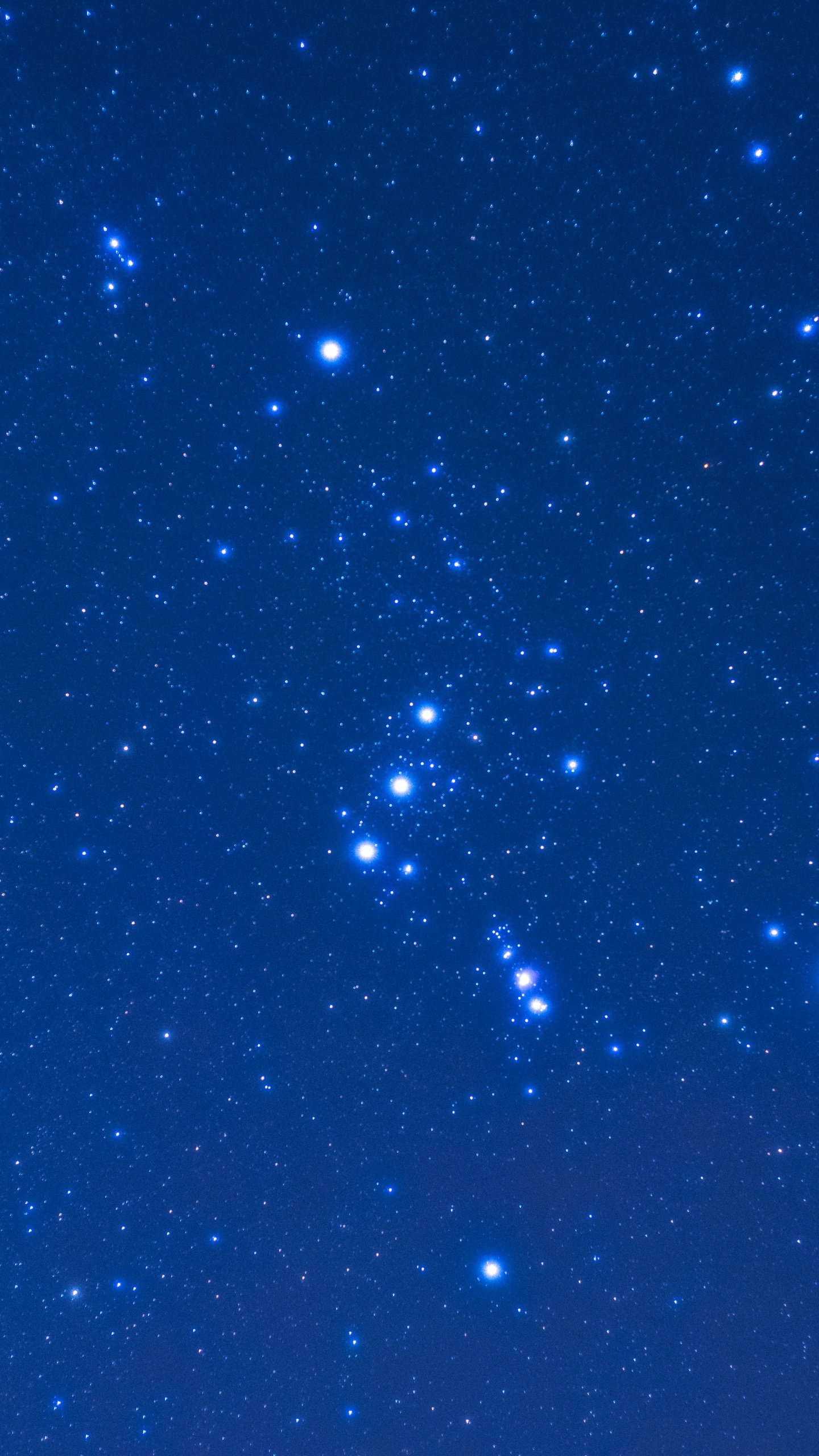 Étoiles Bleues et Blanches Dans le Ciel Bleu. Wallpaper in 1440x2560 Resolution