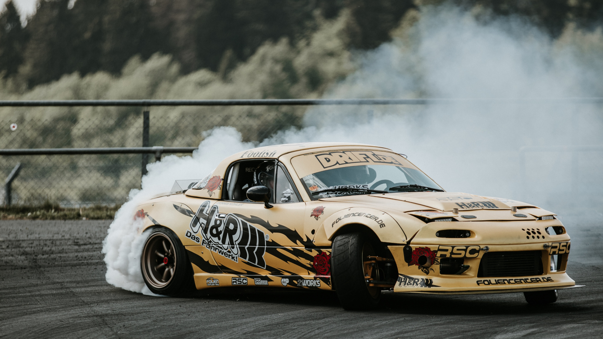 Yellow and Black Chevrolet Camaro on Track. Wallpaper in 1920x1080 Resolution