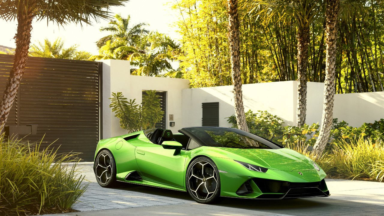 Ferrari 458 Italia Verte Garée Près du Bâtiment Blanc. Wallpaper in 1280x720 Resolution