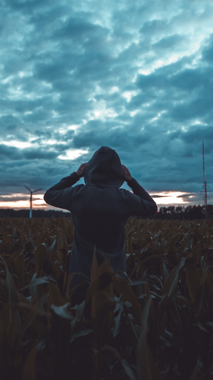 Woman in Black Shirt Standing on Brown Field Under Gray Clouds During Daytime. Wallpaper in 720x1280 Resolution