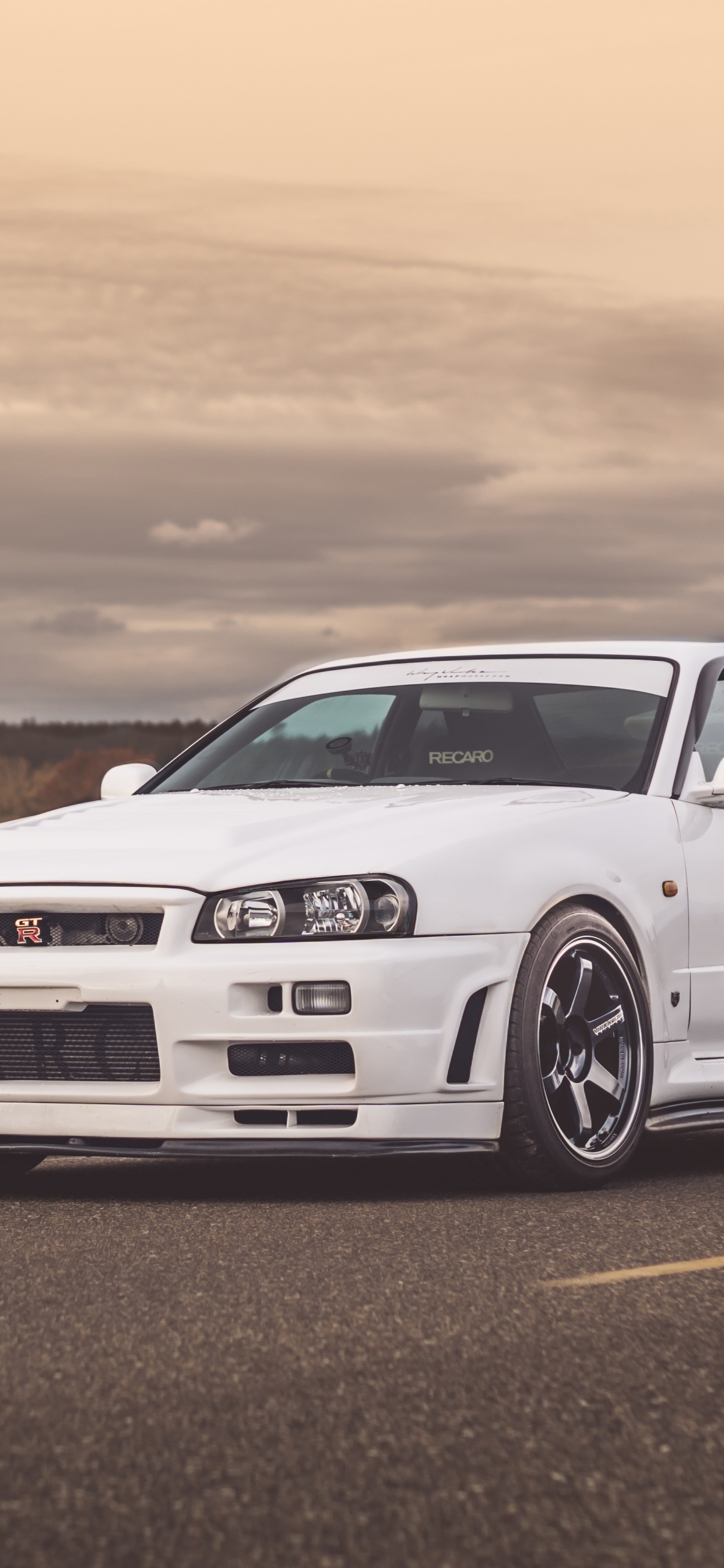 Weißer Bmw m 3 Unterwegs. Wallpaper in 1242x2688 Resolution