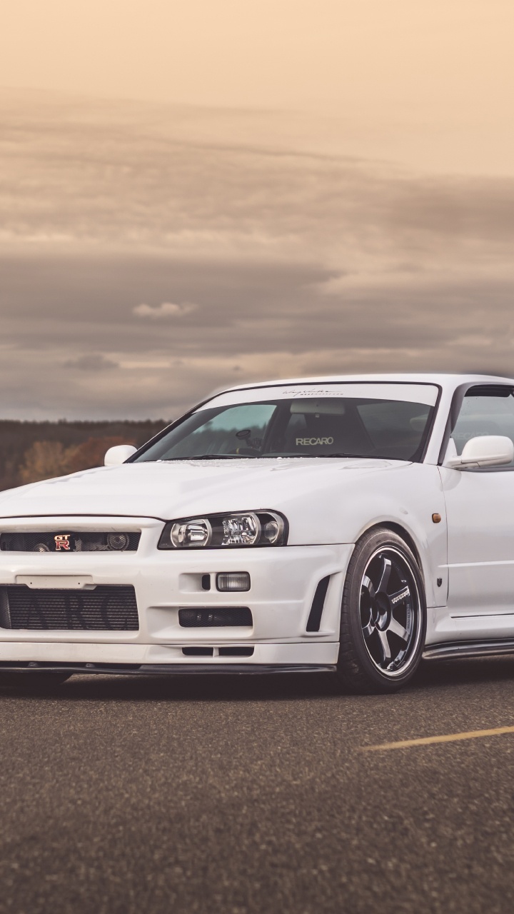 Weißer Bmw m 3 Unterwegs. Wallpaper in 720x1280 Resolution