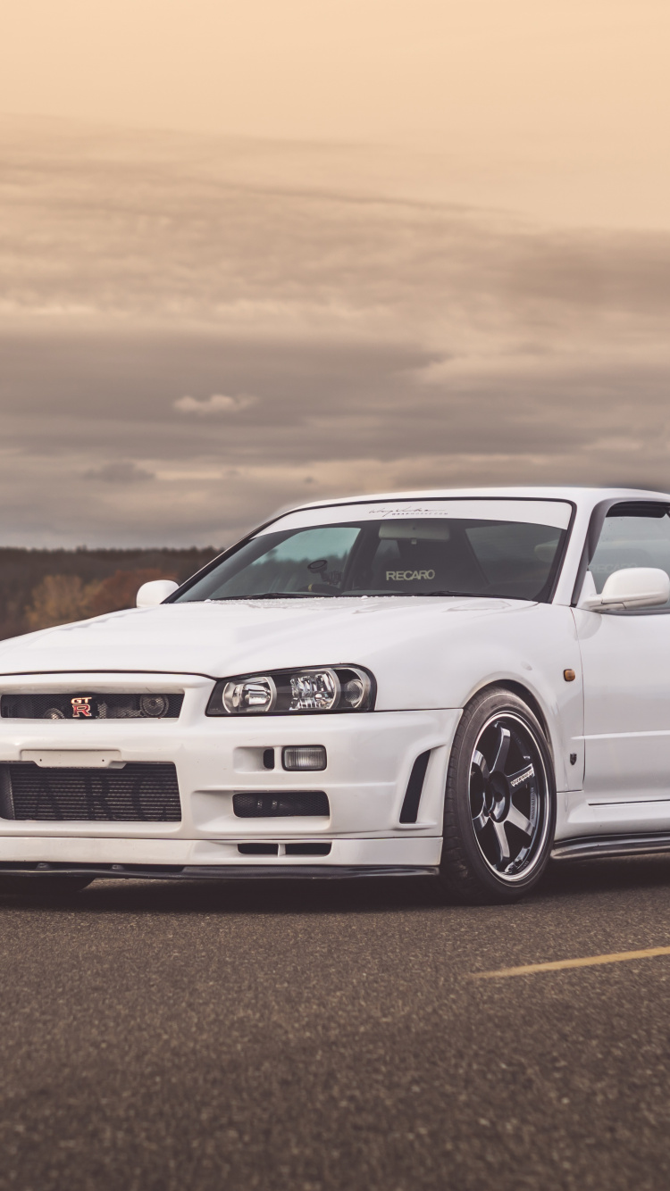 Bmw m 3 Blanco en la Carretera. Wallpaper in 750x1334 Resolution