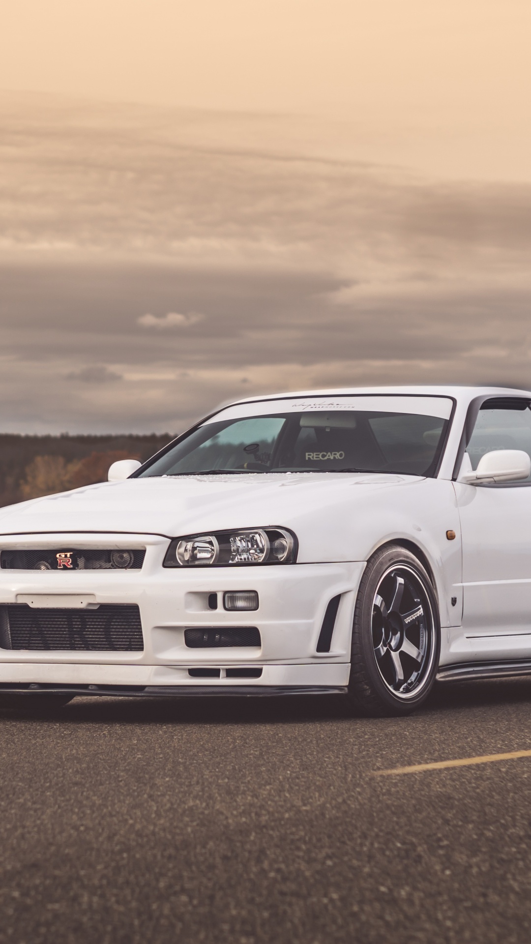 Bmw m 3 Blanche Sur Route. Wallpaper in 1080x1920 Resolution