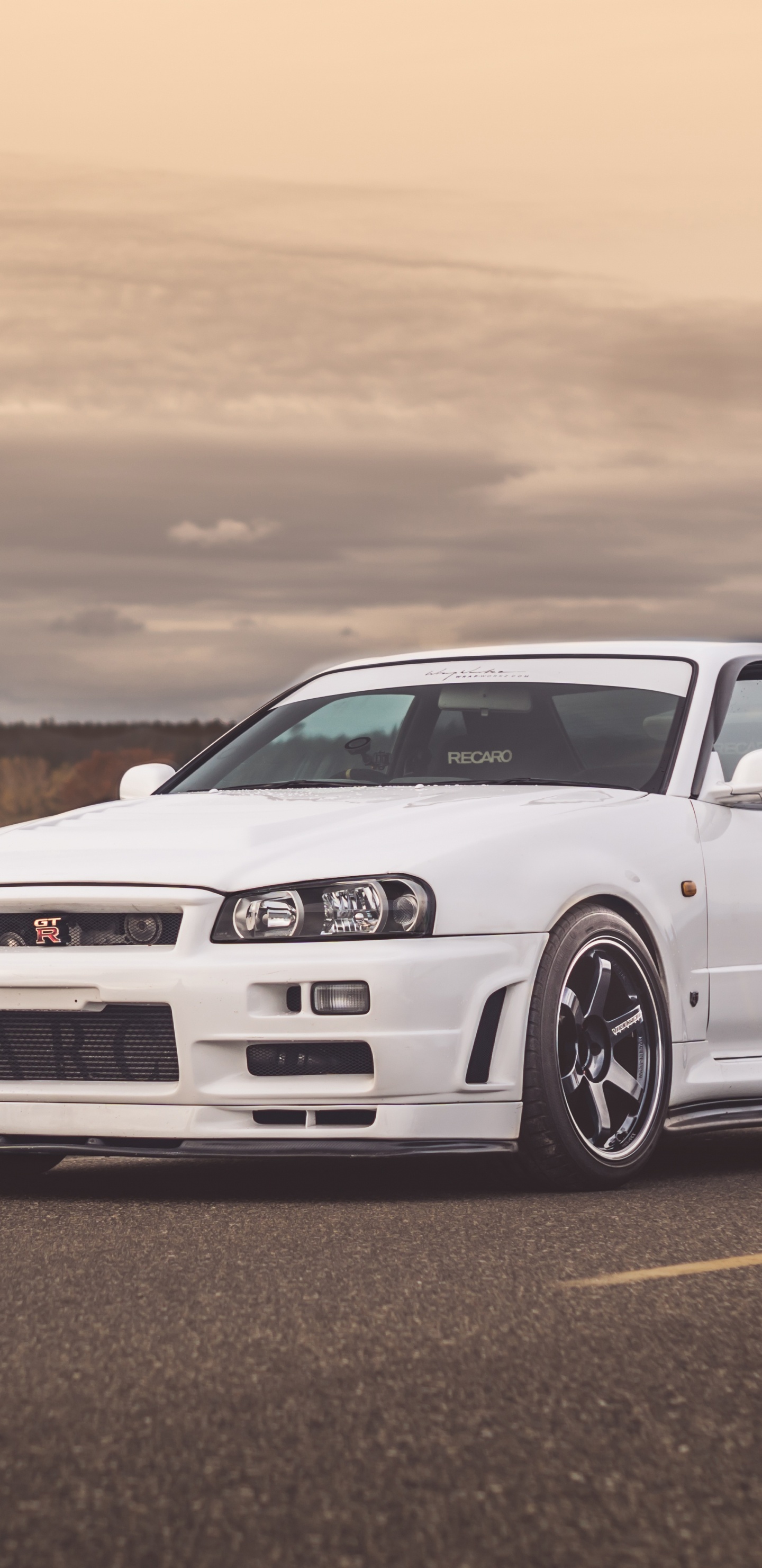 Bmw m 3 Blanche Sur Route. Wallpaper in 1440x2960 Resolution