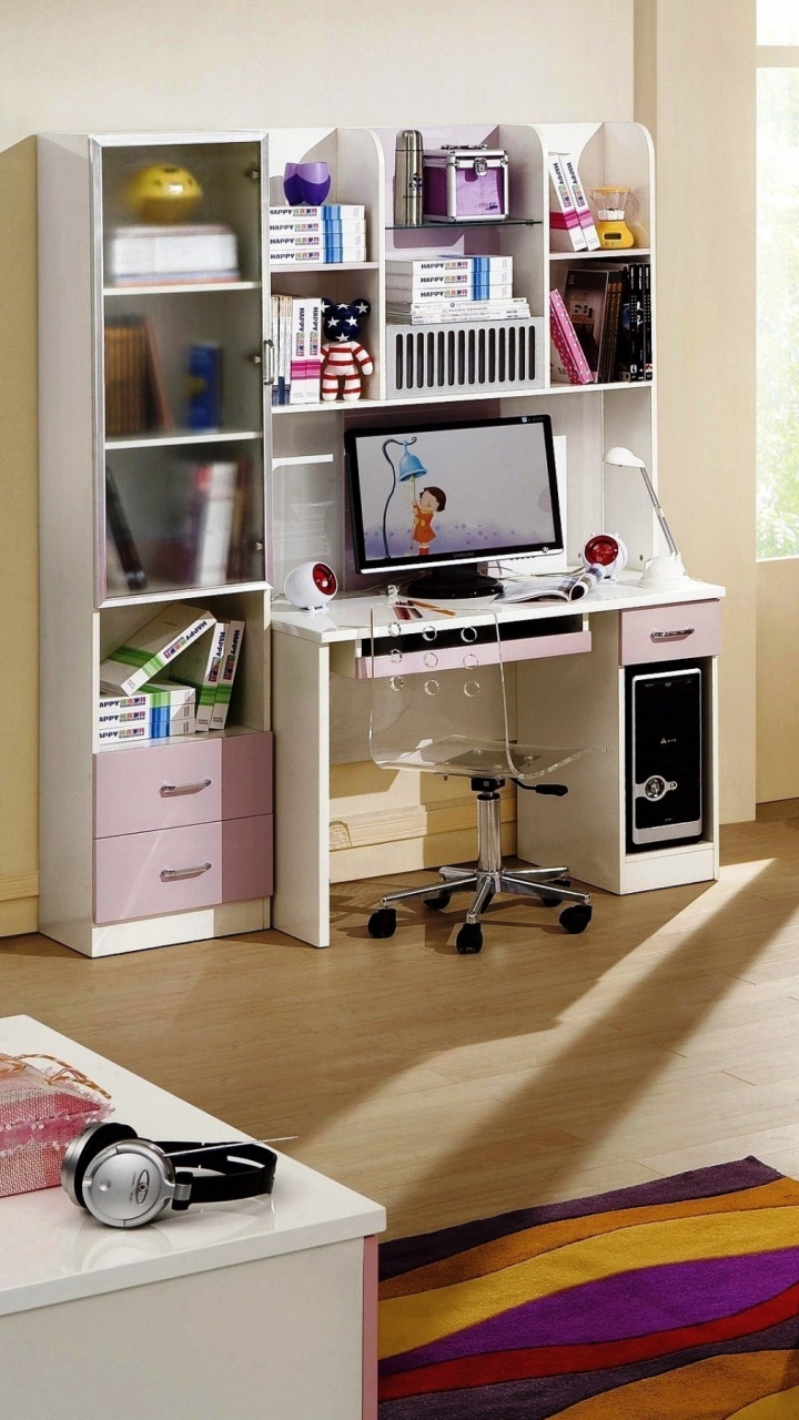 Weiße Bettwäsche Auf Dem Bett. Wallpaper in 720x1280 Resolution