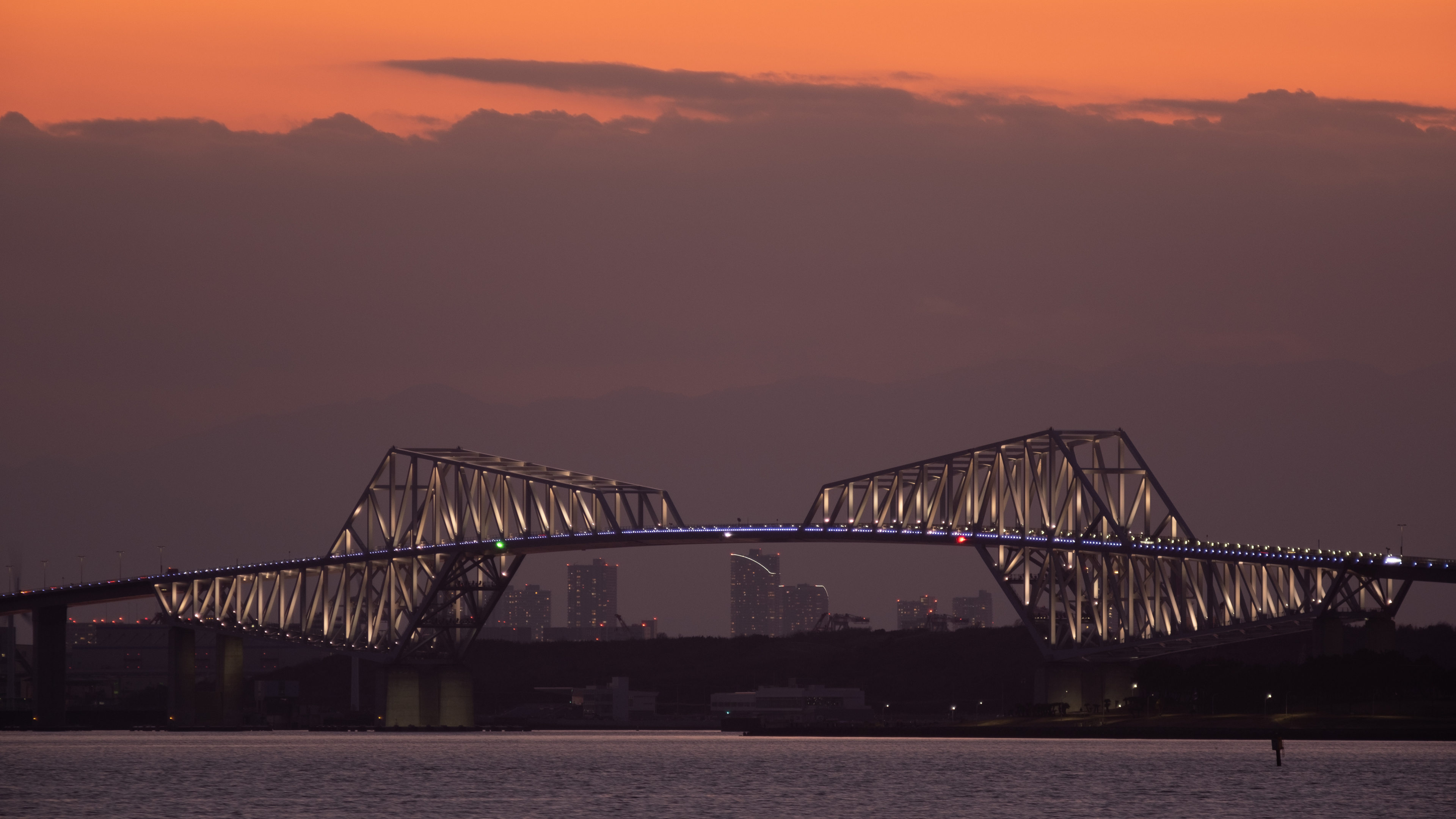 White Metal Bridge Over The Sea During Sunset. Wallpaper in 3840x2160 Resolution